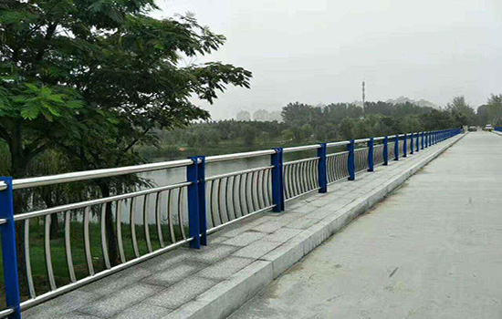 勾花護(hù)欄多高